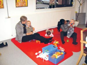 Mange samspilsrelationer mellem mor og barn blev foræret ved at børnene var med.